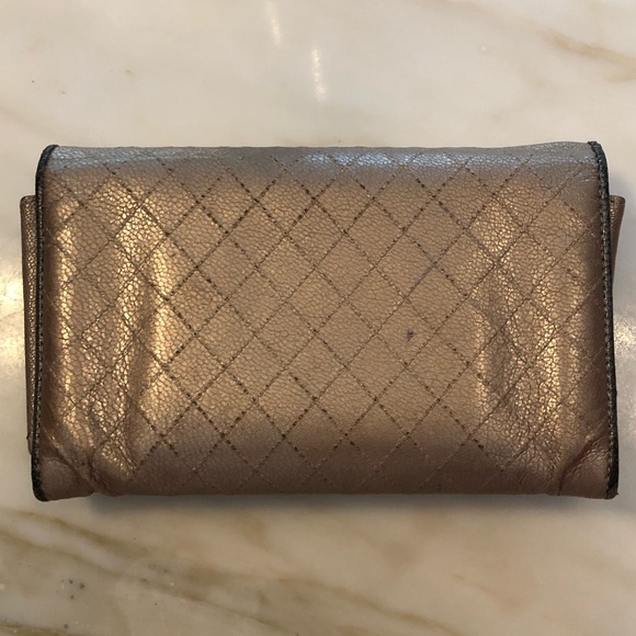CHANEL rose gold quilted wallet - Picture 2 of 5